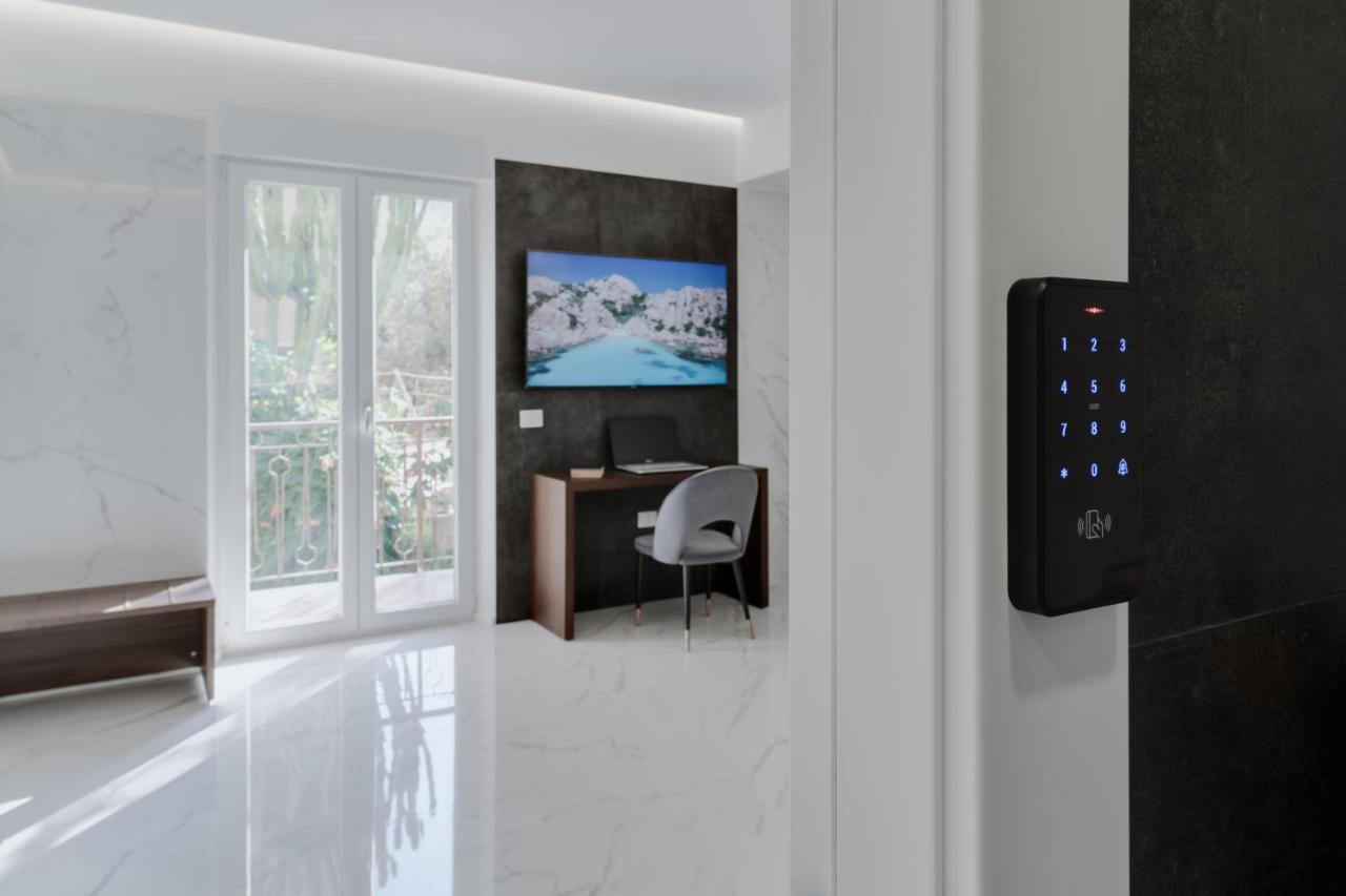Caralis Suites Rooms カリアリ エクステリア 写真